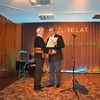 wicedyrektor WOK Lublin wręcza podziękowanie kierownikowi kapeli ludowej (link otworzy duże zdjęcie)